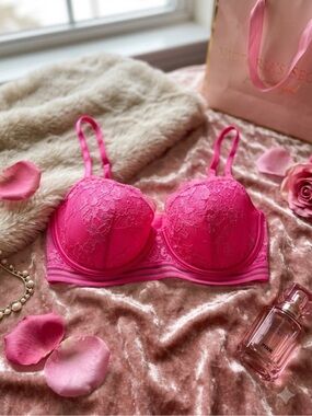 Victoria’s Secret Very Sexy Lined Balconette 32D | Barbiecore Coquette Lace Bra